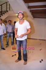 Hrithik Roshan on the occasion of his bday at his home on 9th Jan 2011 (33).JPG